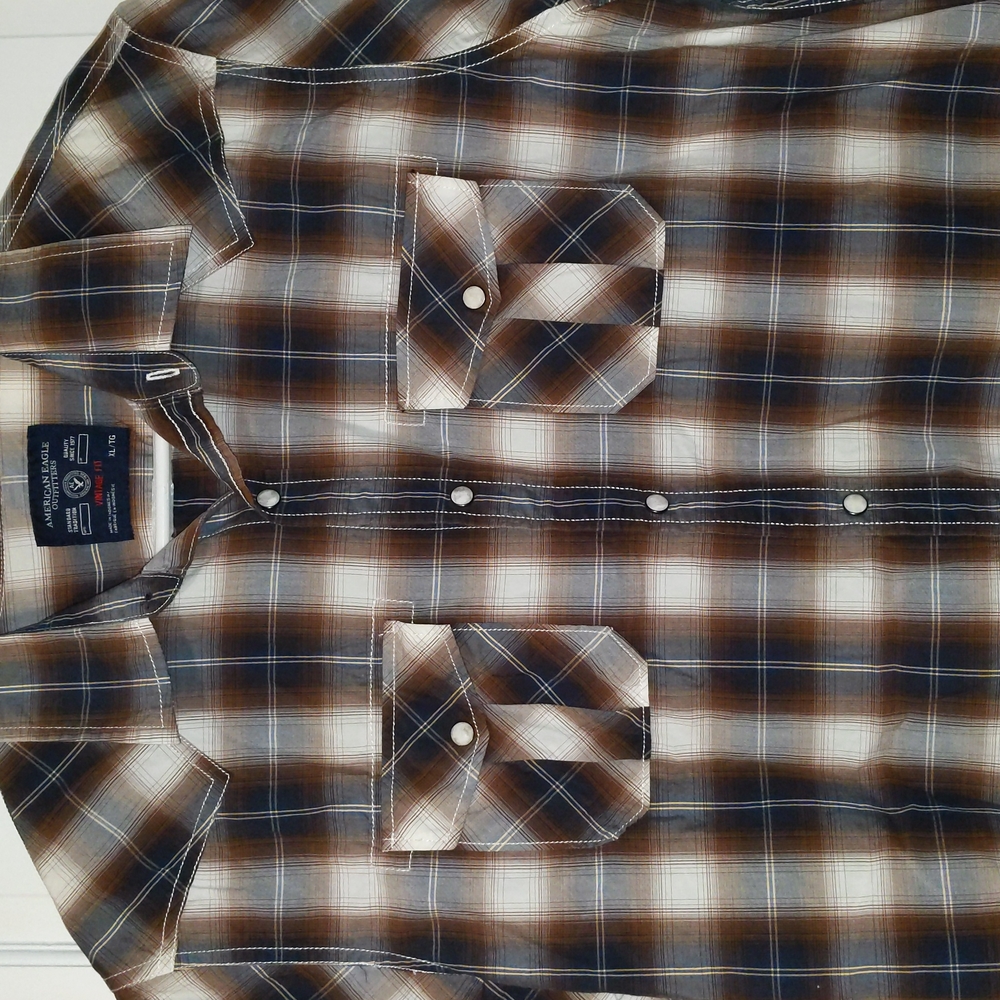 American Eagle pearl snap short sleeve